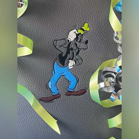 πΆ DISNEY X COACH CENTRAL TOTE WITH ZIP WITH GOOFY MOTIF AND MATCHING SCARF πΆ - Picture 5 of 16